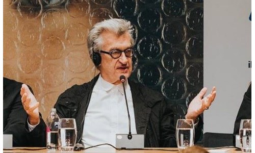 'WENDERS: 'TÜRKİYE DIŞINDA TÜRKİYE'Yİ YAŞIYORUM'